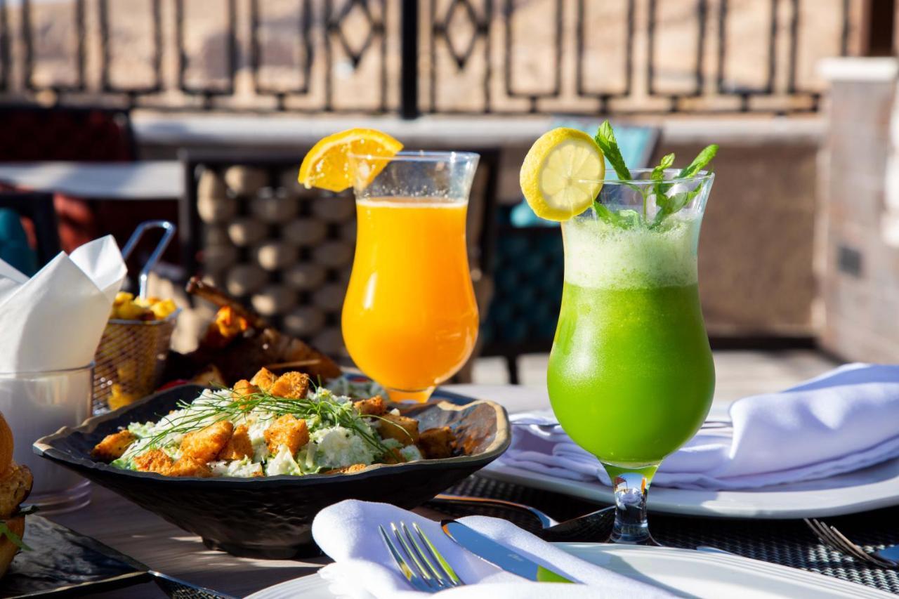 Petra Moon Luxury Hotel Wadi Musa Exteriér fotografie A green smoothie