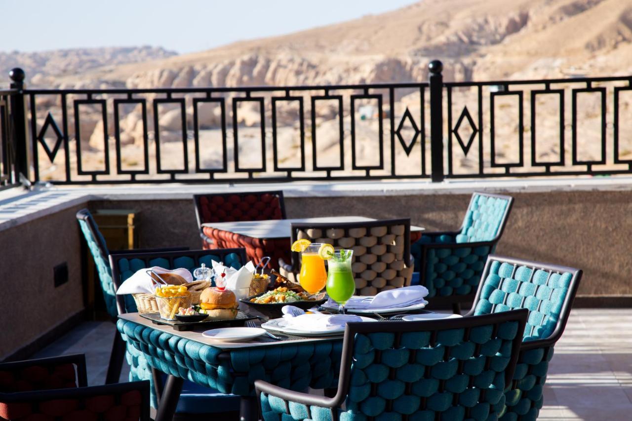 Petra Moon Luxury Hotel Wadi Musa Exteriér fotografie The Terrace at the Grand Hotel